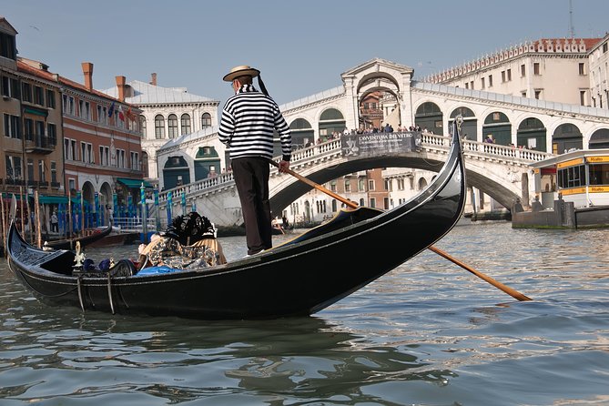 Venice Private Tour for Families with Gondola Ride - The Murano glass-blowing demonstration