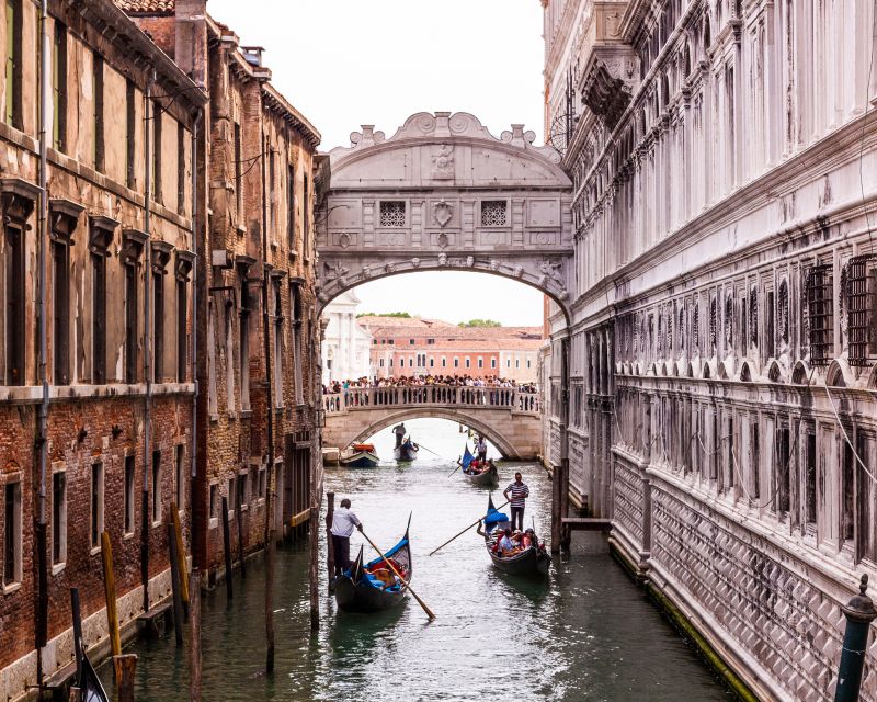 Venice: Private Tour with Doge's Palace, St. Mark's, Gondola - A smart route through Venice in four and a half hours