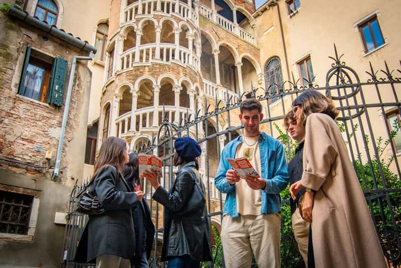 Venice: Private Walking Tour with Optional Gondola Ride - Rialto Bridge and Venice’s changing fortunes