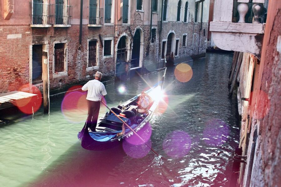 Venice: Romantic Gondola tour and Dinner for two - Who will enjoy this evening most