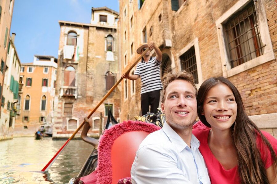 Venice: Romantic Gondola tour and Dinner for two - Is this Venice gondola and dinner experience worth booking?