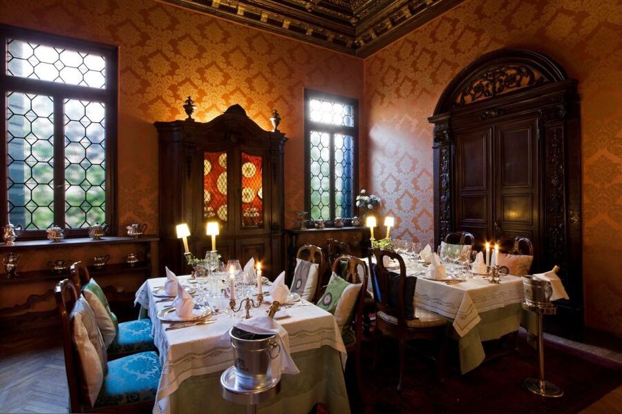 Venice: Romantic Palace Dinner and Private Gondola Ride - Weather, high tide, and practical planning