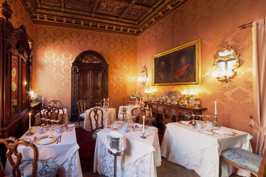 Venice: Romantic Palace Dinner and Private Gondola Ride - Final verdict: book it for the setting
