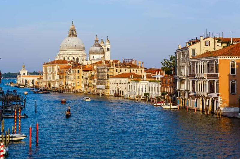 Venice: Romantic Shared Gondola Serenade on the Grand Canal - What the 40-minute experience is really like