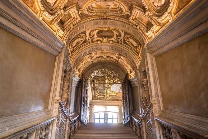 Venice's Best: Basilica, Doge's Palace, Gondola & History Gallery - Who should book this Venice tour?