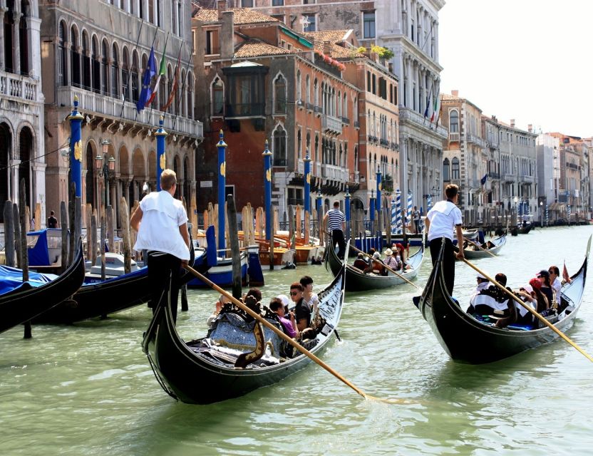 Venice: Shared Gondola Ride - Weather, timing, and small practical details