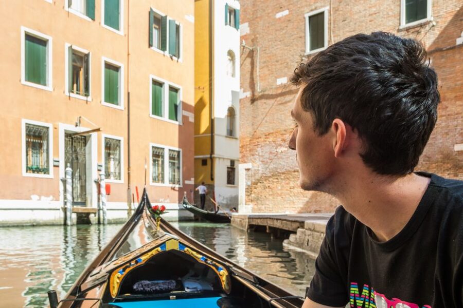Venice: Shared Gondola Ride Across the Grand Canal - Key points at a glance