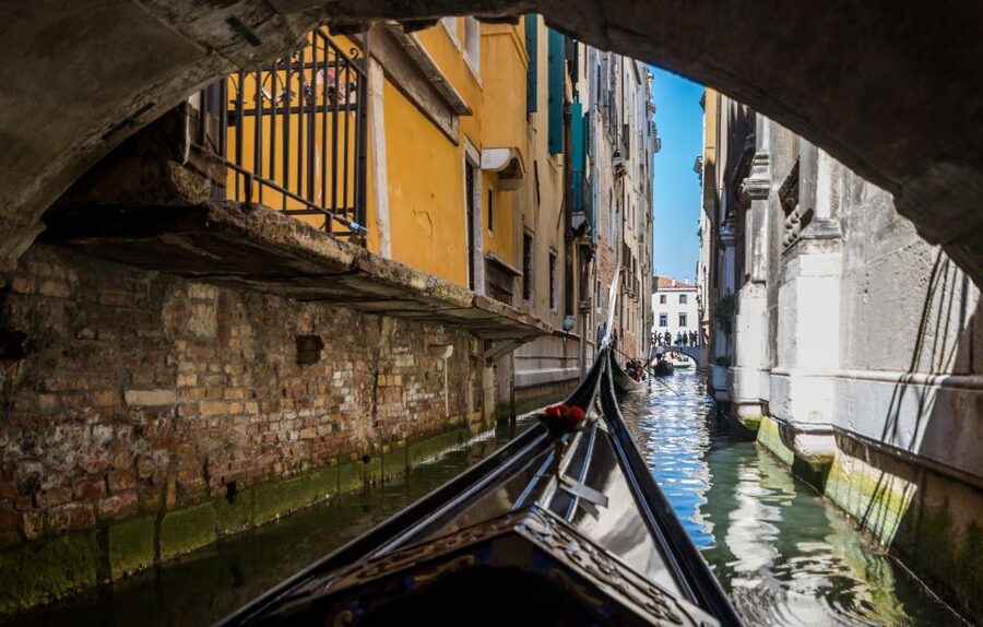 Venice: Shared Gondola Ride Across the Grand Canal - What the $46 price really buys you