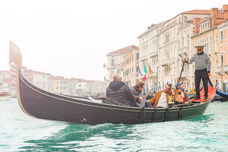 Venice: Shared Gondola Ride and Serenade - How the serenade works from a shared group