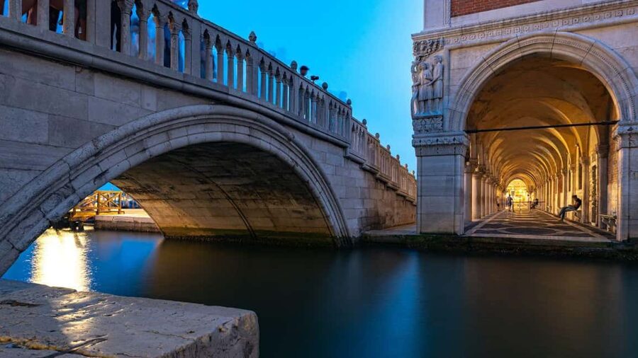 Venice: Shared Gondola Ride at Sunset - Key points to know before booking