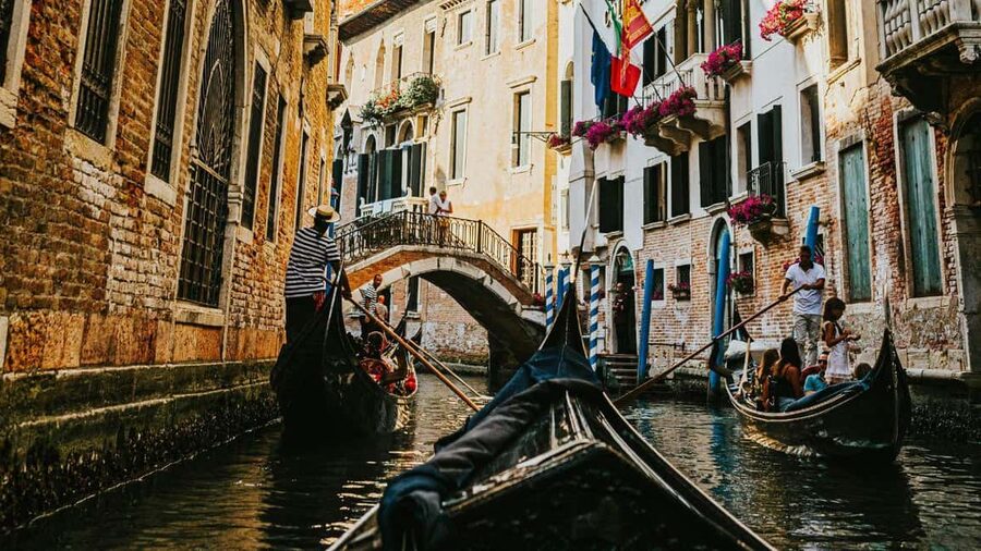 Venice: Shared Gondola Ride at Sunset - What this Venice gondola ride is really like