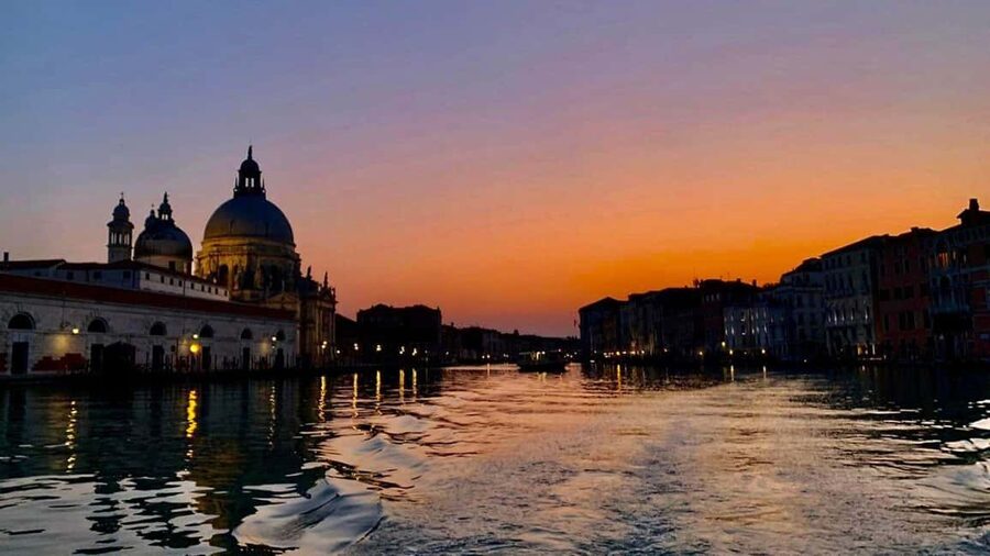Venice: Shared Gondola Ride at Sunset - Who should book this ride?