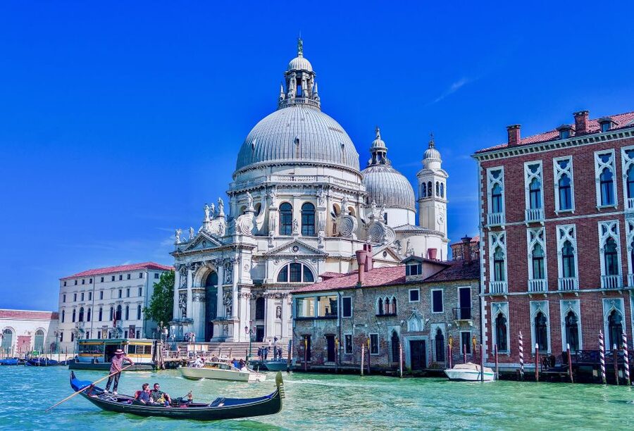 Venice: Shared Gondola Ride through the Lagoon City - Smaller canals and San Moisè Church