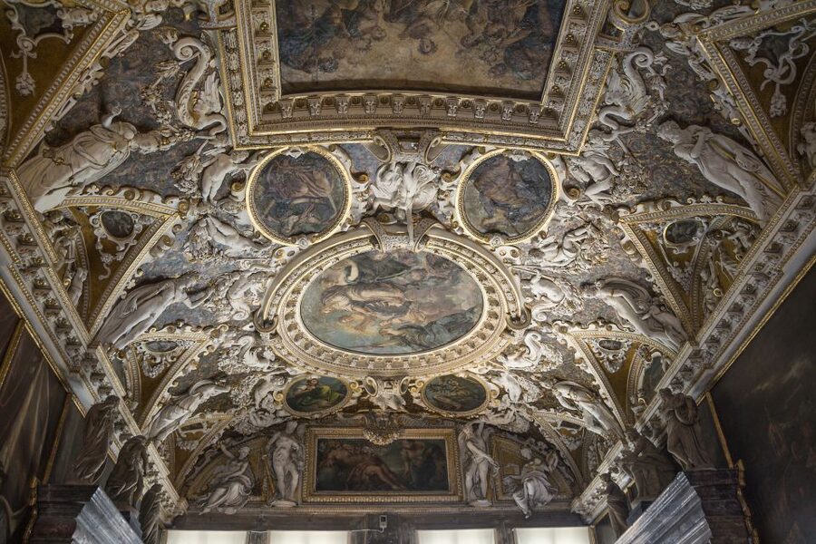 Venice: St. Mark's Basilica, Doge's Palace & Gondola Ride - The guides make a practical difference