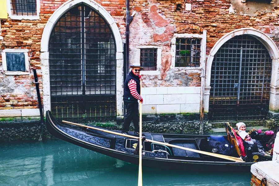 Venice: St Mark's Basilica & Gondola in the afternoon - A 30-minute gondola ride on two kinds of waterways