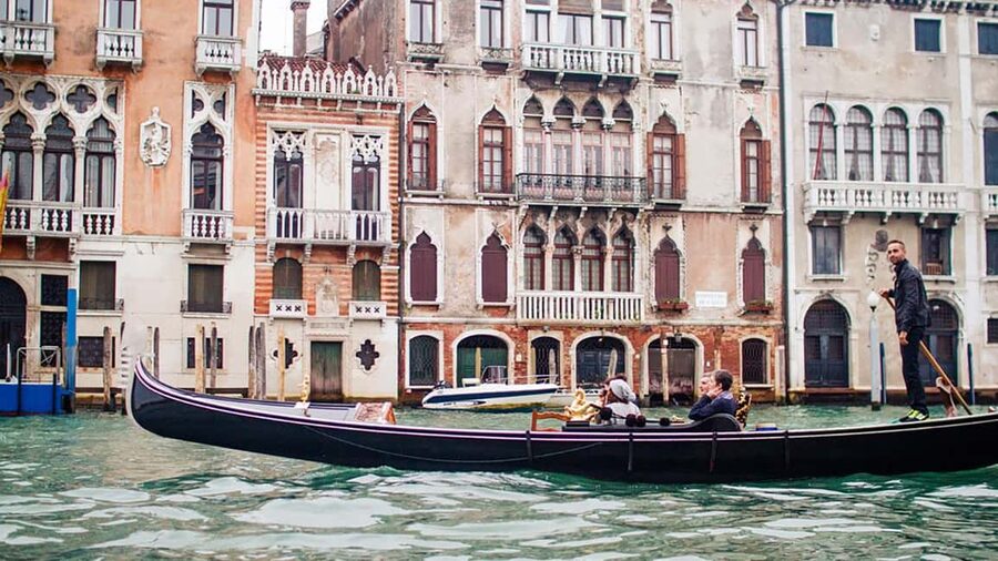 Venice: St. Mark's Basilica Guided Tour & Gondola Ride - Should you book the Rialto to gondola route?