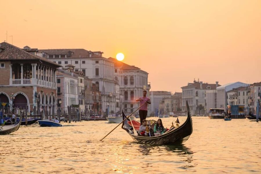 Venice: St. Mark's, Doge's Palace, Rialto, and Gondola Tour - Why this tour works well in a short Venice visit