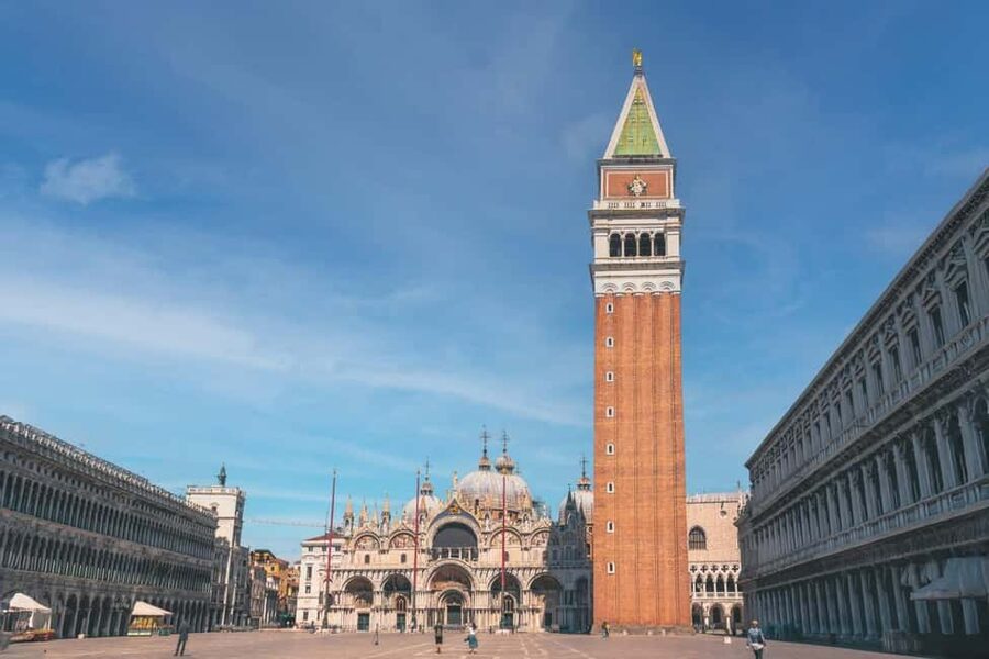 Venice: St. Mark's, Doge's Palace, Rialto, and Gondola Tour - Who should book this Venice experience?