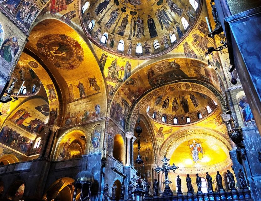 Venice: St. Mark's, Walking Tour and Gondola Combo - What the 30-minute gondola ride really offers