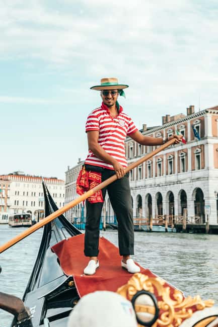 Venice: St. Mark’s Walking Tour & Gondola Traghetto Crossing - Dorsoduro and Venice’s artistic side