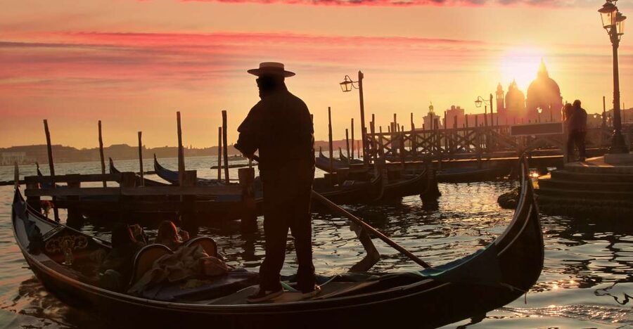 Venice: Sunset or Evening Gondola Tour - Key points to know before booking