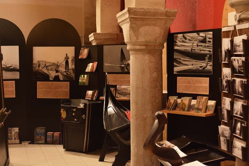 Venice: The Gondola Gallery 3D Experience - The Venetian Bookshop and Take-Home Model