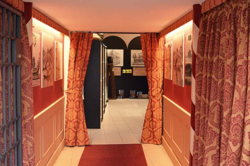 Venice: The Gondola Gallery 3D Experience - Languages, Comfort, and Access