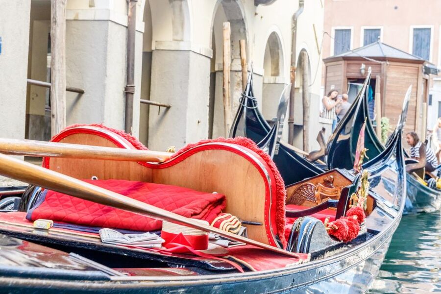 Venice: Traditional Shared Gondola Ride - The gondolier sets the tone
