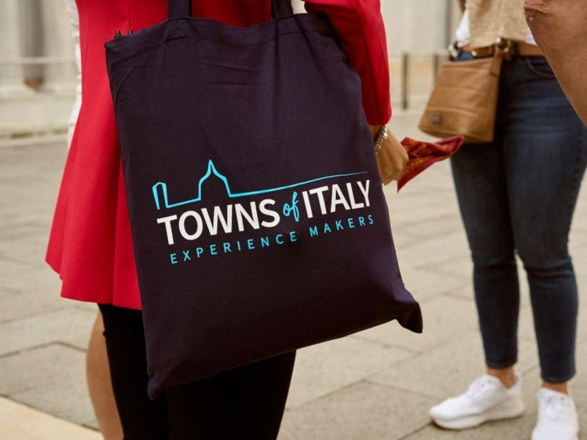 Venice: Vip Semi-Private Walking Tour with Gondola Ride - What the Lorenzo reviews tell you about the guiding