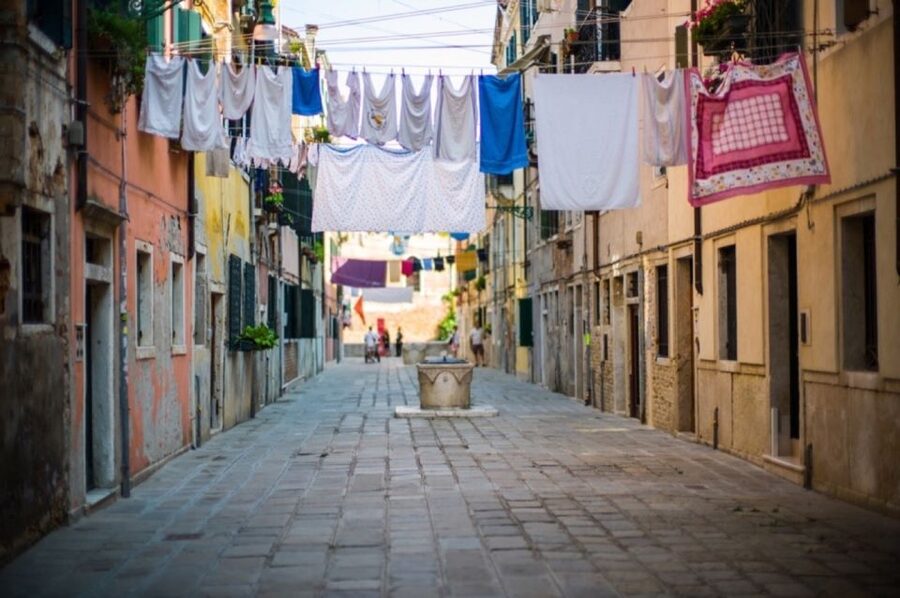Venice: Walking Tour & Gondola Ride - What the gondola ride does, and does not, include