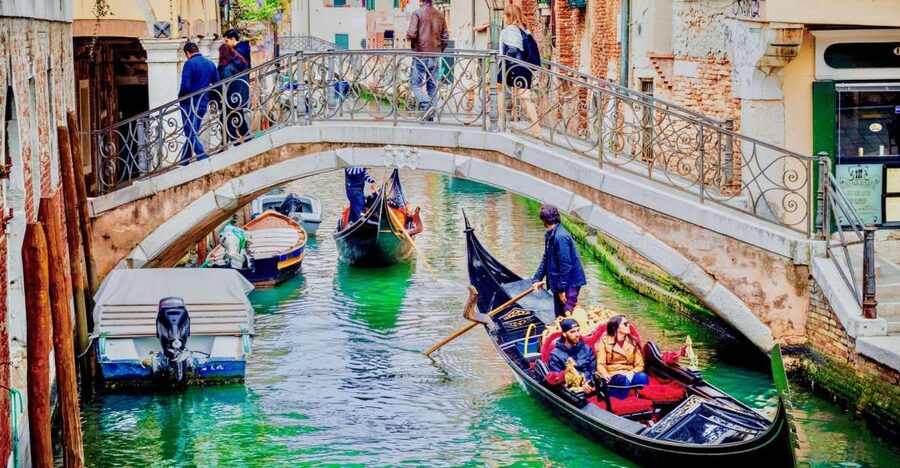 Venice: Walking Tour & Gondola Ride - Meeting at Campo San Zaccaria
