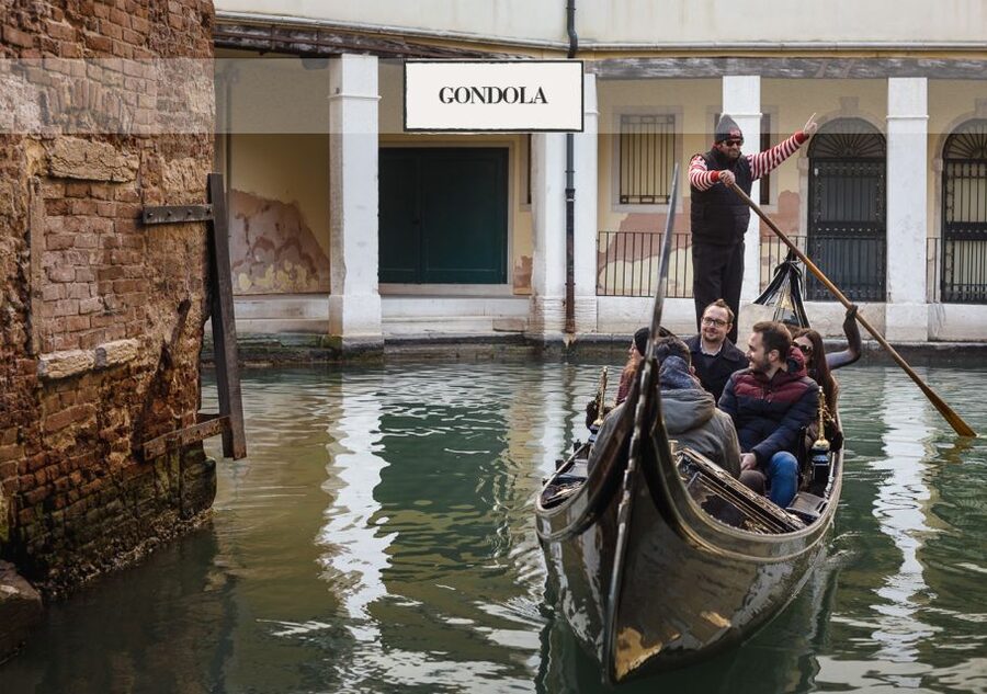 Venice: Winter Walking Tour & Romantic Gondola Ride Upgrade - Venice through a virtual reality headset