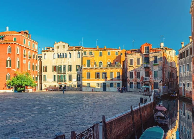 Venice: Winter Walking Tour & Romantic Gondola Ride Upgrade - Adding the 30-minute shared gondola ride