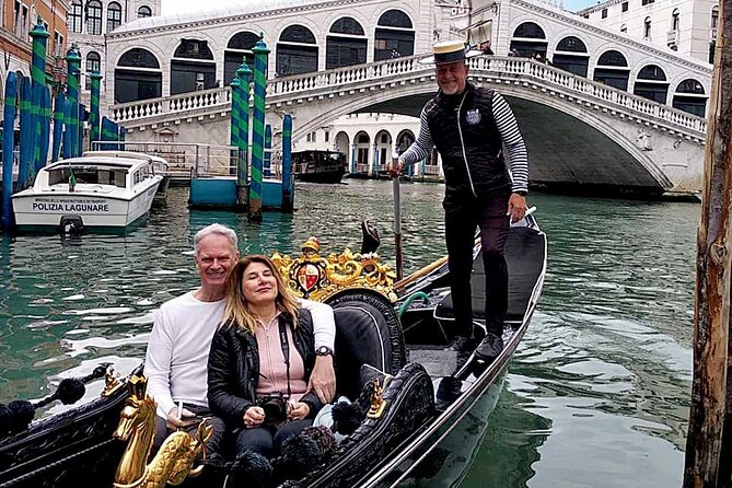 Walking Tour and Enchanting Gondola Journey in Venice - Reaching Rialto Bridge