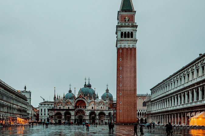 Walking Tour in Venice and Gondola Ride - The walking guide is the best reason to book