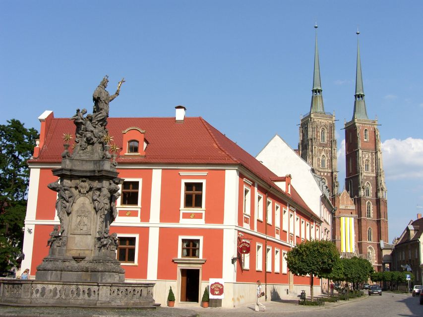 Wroclaw: Old City Walk and Cruise with Small Gondola - Wrocław’s dwarves, with a ten-minute hunt